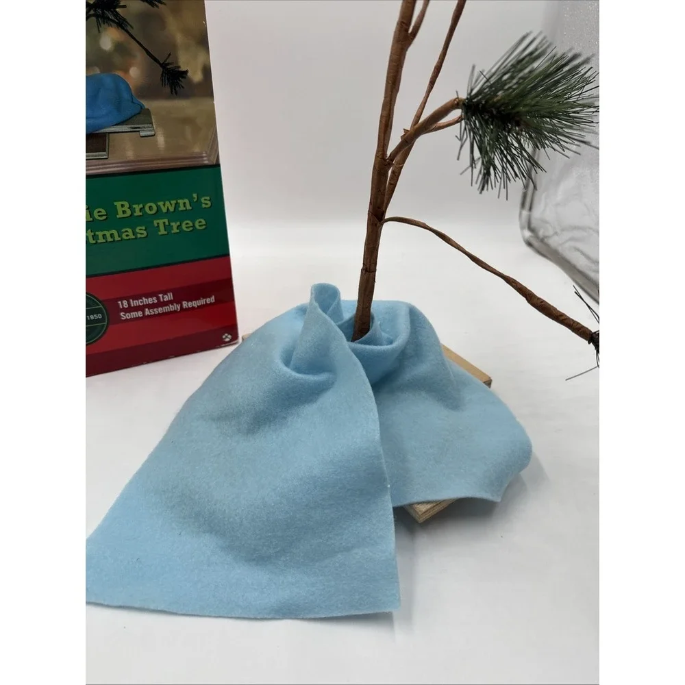 Peanuts Charlie Brown's Christmas Tree 18